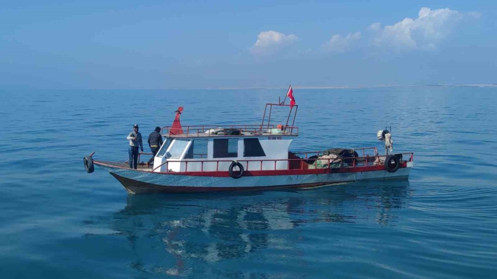 Van’da inci kefali balıkçıların yüzünü güldürüyor