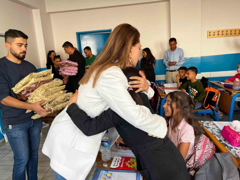 Diyarbakır'da Ebru Yaşar, okulu ziyaret etti