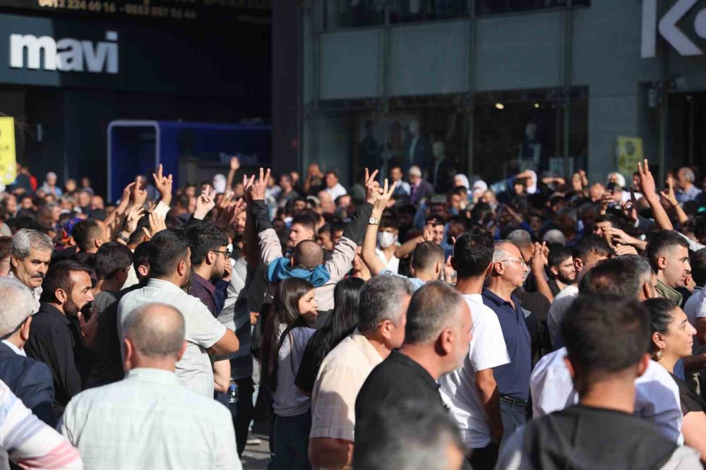 Diyarbakır’da terör propagandası yapan 15 kişiye gözaltı