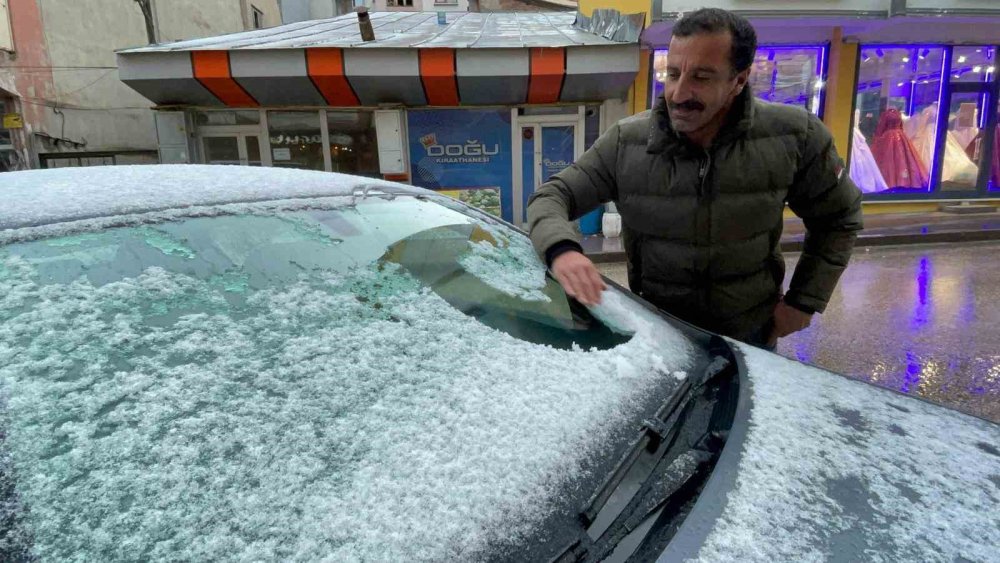 Sarıkamış Kayak Merkezi beyaza büründü