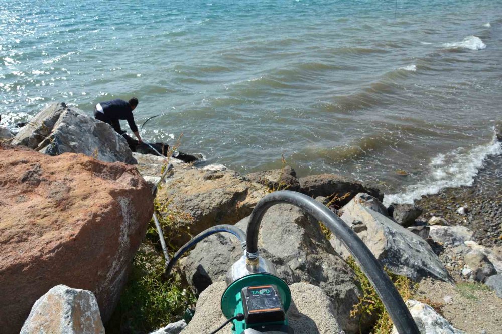 BEÜ öğrencileri Van Gölü suyundan sıvı sabun ve kozmetik ürünleri üretiyor