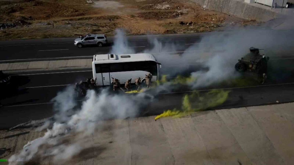 Bitlis'te Özel Harekat polisleri nefes kesti