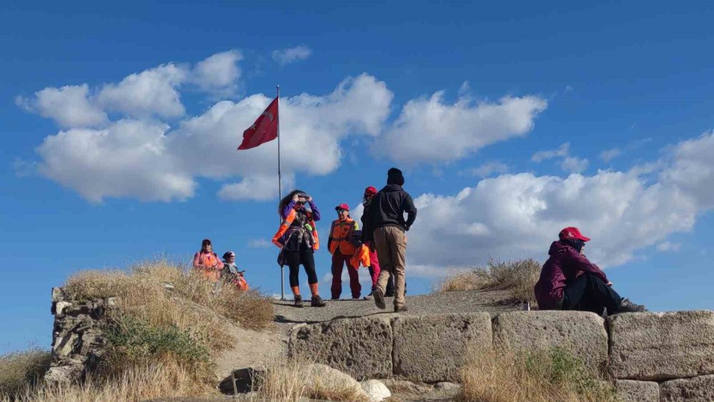 Cumhuriyet’in 101. yılında, 101 kadın, Van’ı gezdi