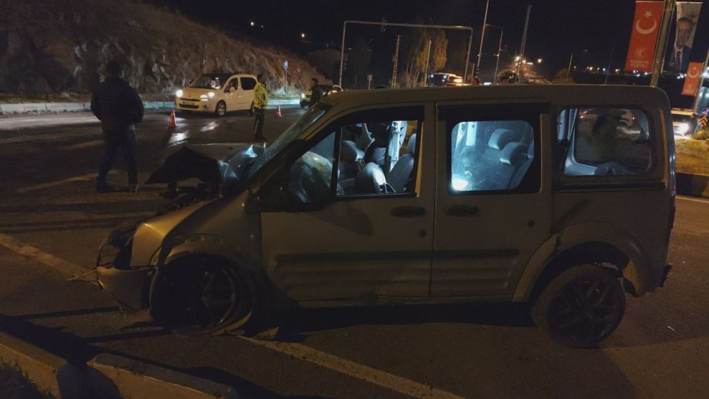 Van’da kaza yerine gitmeye çalışan ambulans da kaza yaptı: 1 ölü 5 yaralı