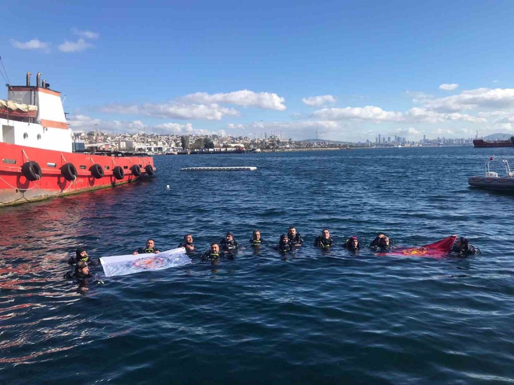 Van’ın itfaiye ekibi, İstanbul Boğazı’nda tatbikat yaptı