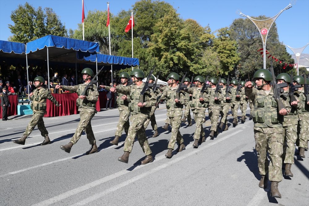 Doğu Anadolu'da Cumhuriyet'in 101'inci yılı coşkuyla kutlandı