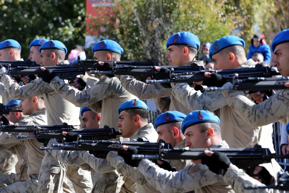 Doğu Anadolu'da Cumhuriyet'in 101'inci yılı coşkuyla kutlandı