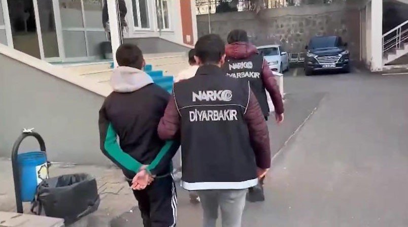 Diyarbakır’da zehir tacirlerine dev operasyon