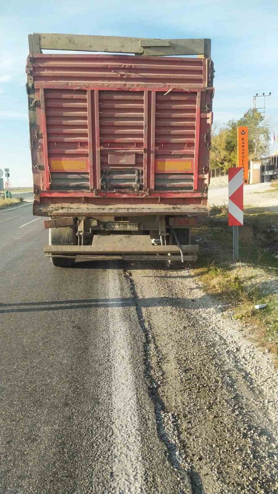 Bitlis’te kamyonet tırla çarpıştı: 2 yaralı