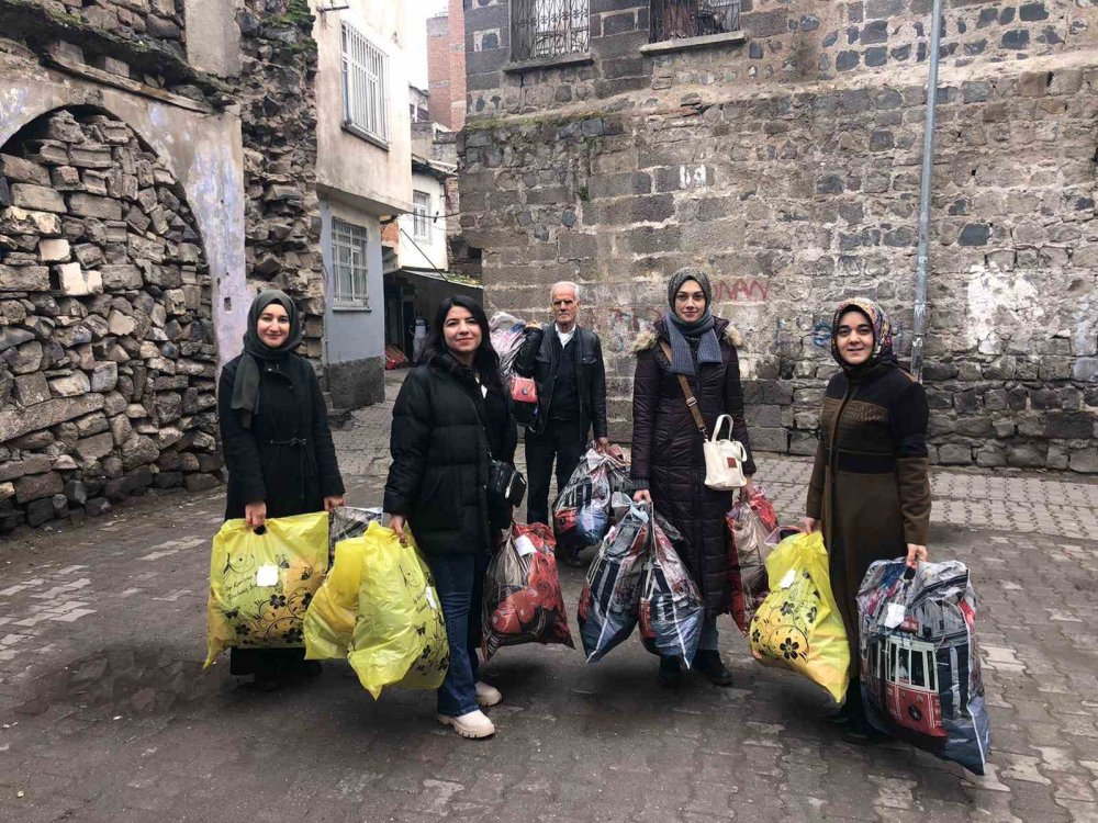 Diyarbakır'da 5 bin 400 yetim ve öksüz öğrenciye öğretmen eli