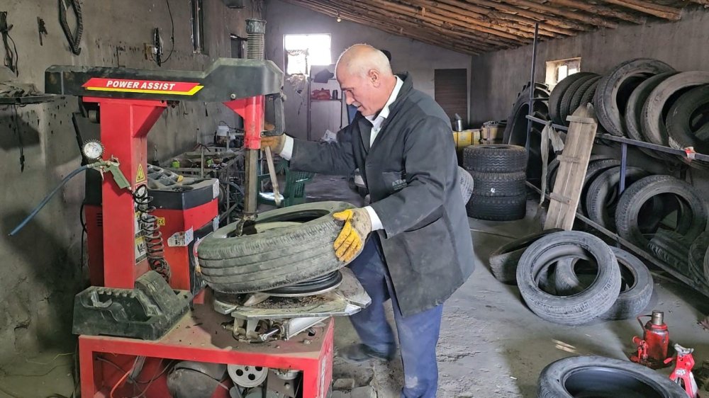 Bitlis’te lastikçiler doldu taştı