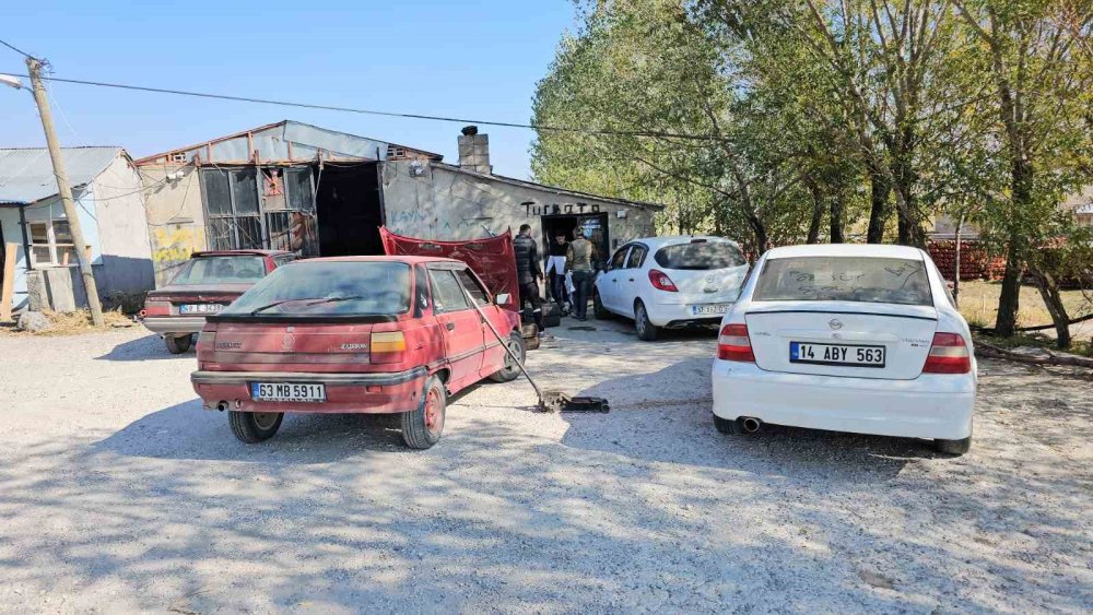 Bitlis’te lastikçiler doldu taştı