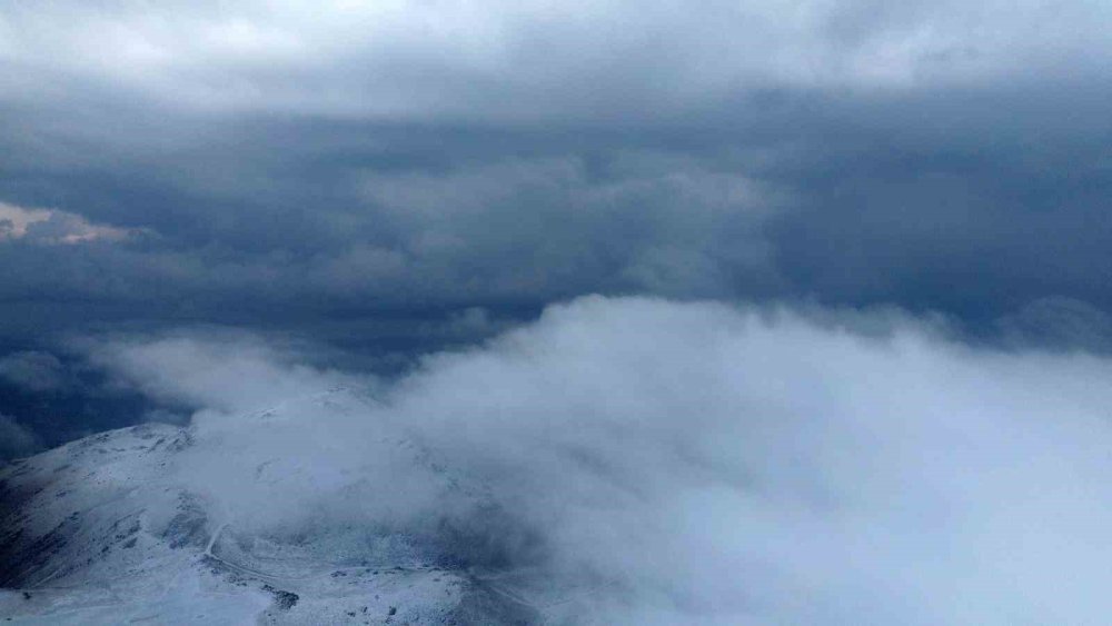 Bitlis'in yüksek kesimlerini kar kapladı