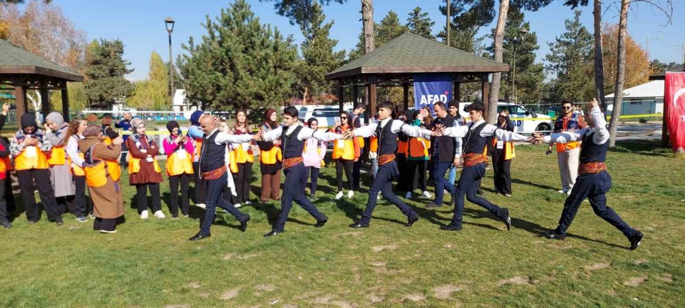 Erzurum'da AFAD Gönüllü Buluşması etkinliği eğlendirdi