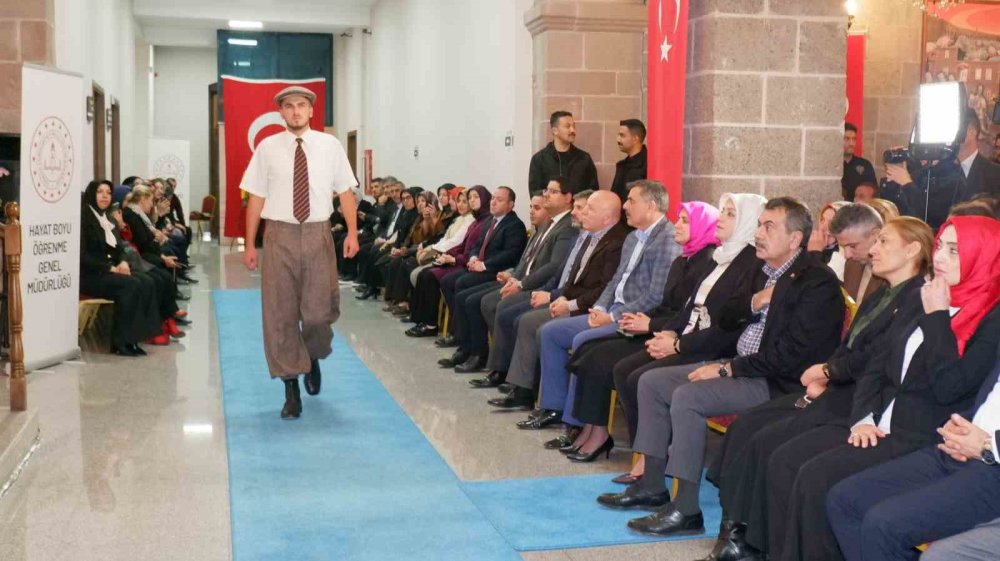 Erzurum'dan “Milli Mücadelenin Kahraman Kadınları” geçti