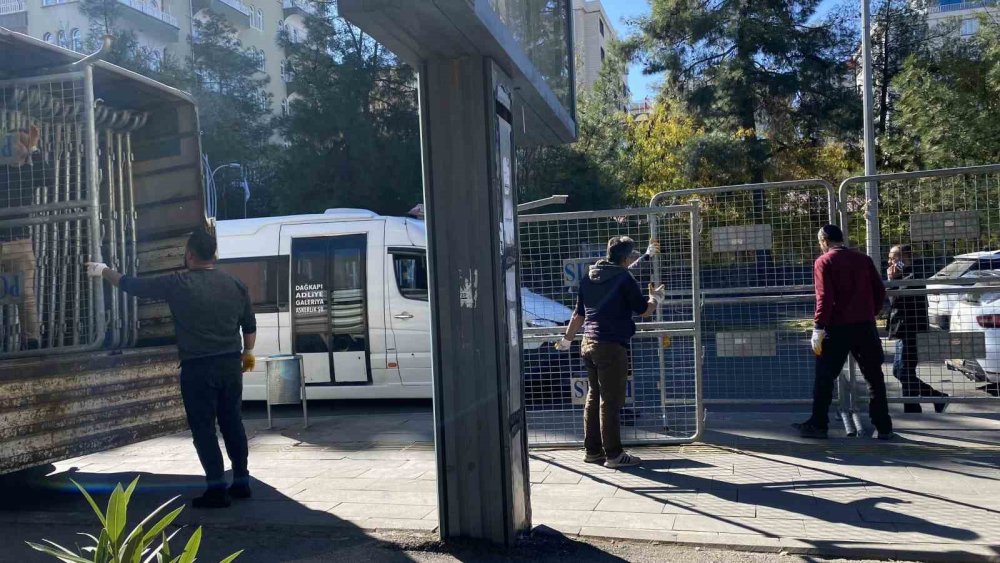 Narin Güran davası öncesi adliye çevresine bariyerler yerleştirildi