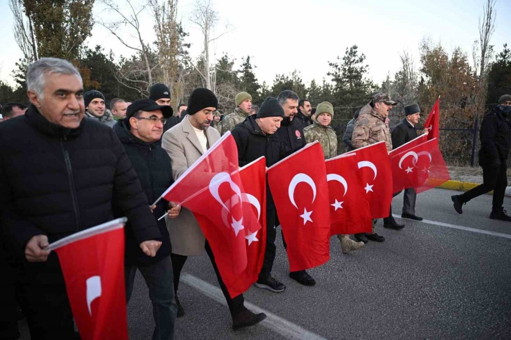 Erzurum’da binlerce vatandaş Aziziye Tabyası'na akın etti