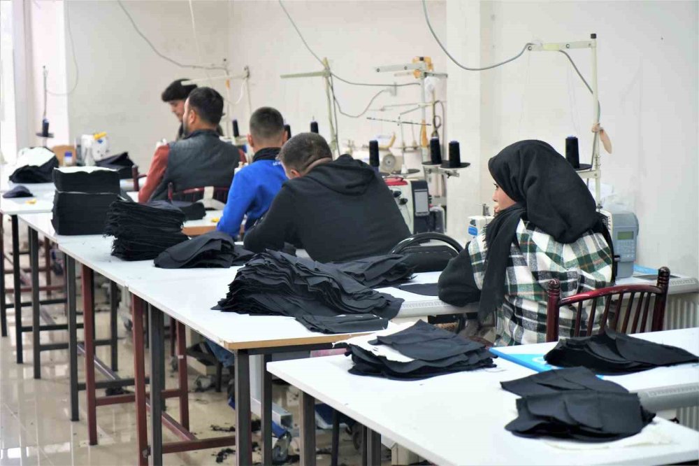 Muş’ta evinde başladığı işini büyüterek fabrikaya dönüştürdü