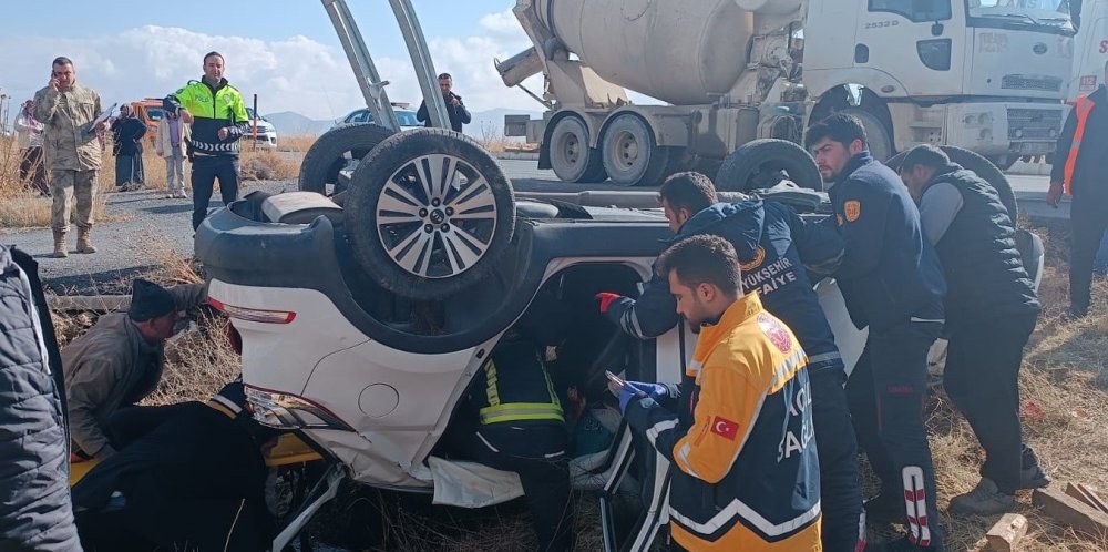 Van’da İran plakalı otomobil takla attı