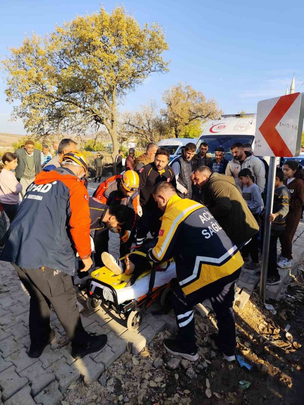 Diyarbakır’da 12 yaşındaki çocuk, elektrik direği çukuruna düştü