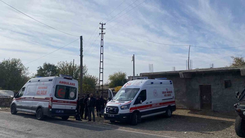 Diyarbakır’da servis ile otomobil çarpıştı: 13 yaralı