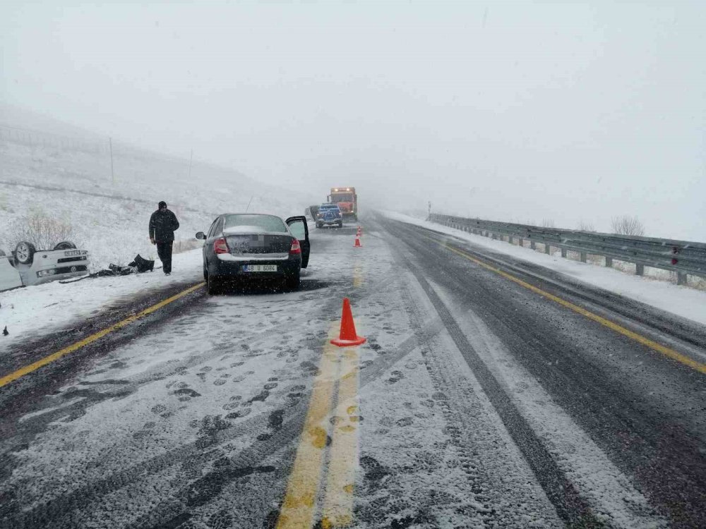 Ardahan’da feci kaza: 8 yaralı