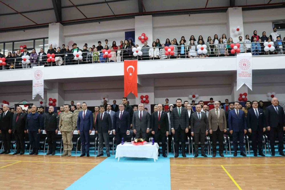 Bakan Bak, Van'da spor salonu açılışına katıldı