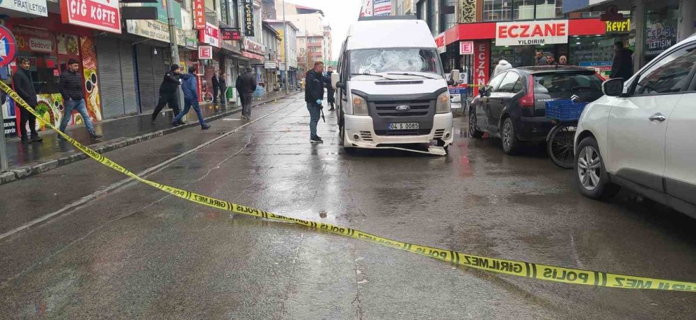 Ağrı şehir merkezinde silahlar konuştu