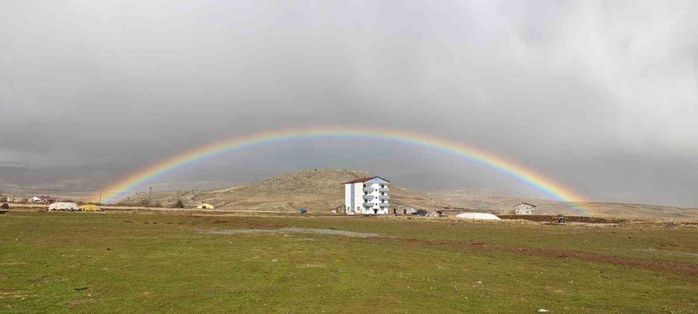 Bitlis'te gökkuşağı görsel şölen oluşturdu