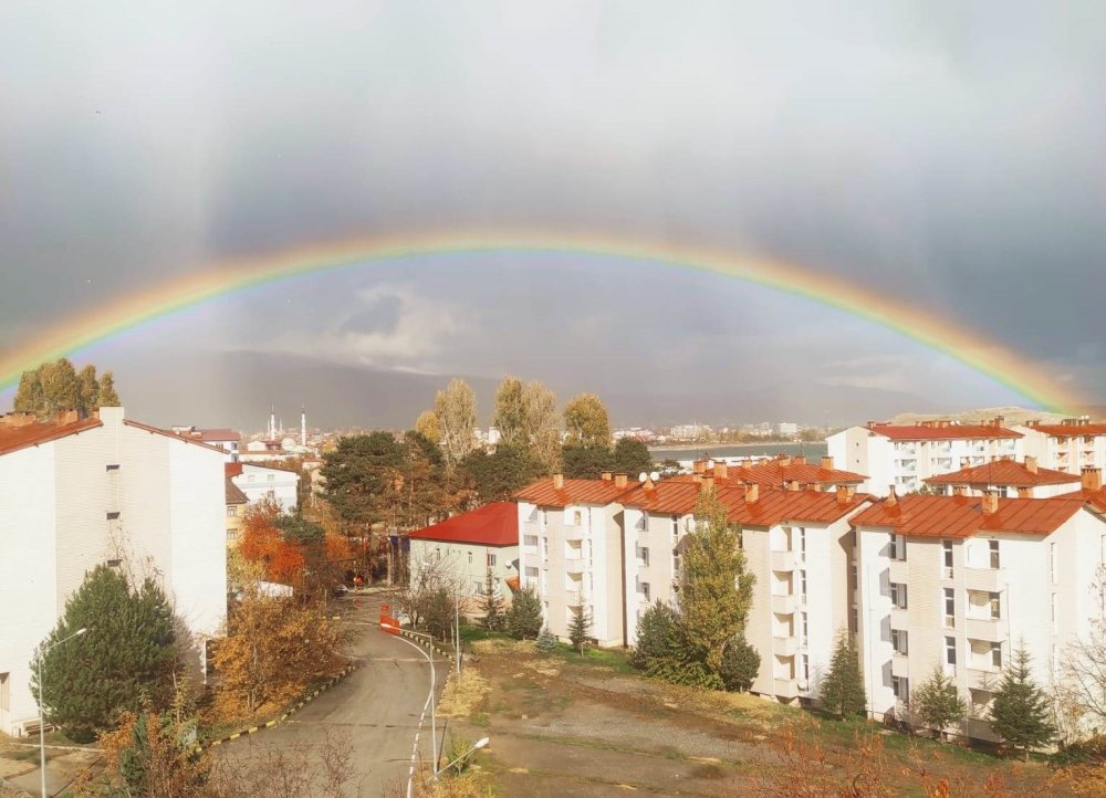 Bitlis'te gökkuşağı görsel şölen oluşturdu