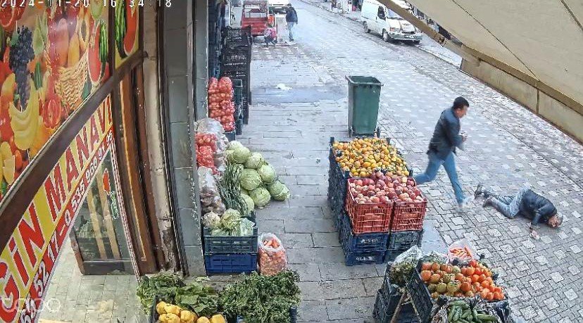 Diyarbakır’da kaldırımda yürüyen adamın kalp krizi geçirdi