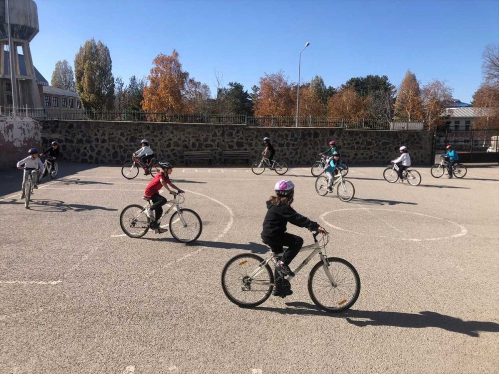 Erzurum'da geleceğin bisiklet şampiyonları yetişiyor