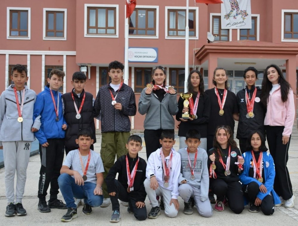 Erzurum'da Elif öğretmen öğrencilerini spora yönlendiriyor