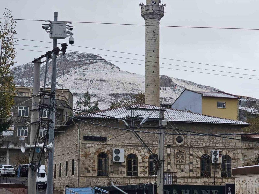 Diyarbakır’a ilk kar düştü