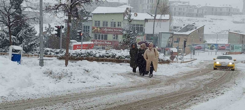 Erzurum beyaza büründü