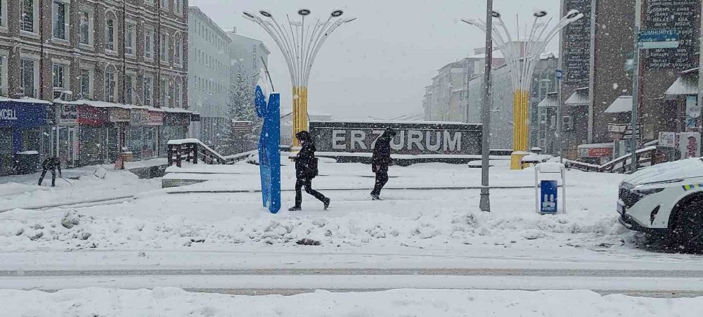 Erzurum beyaza büründü