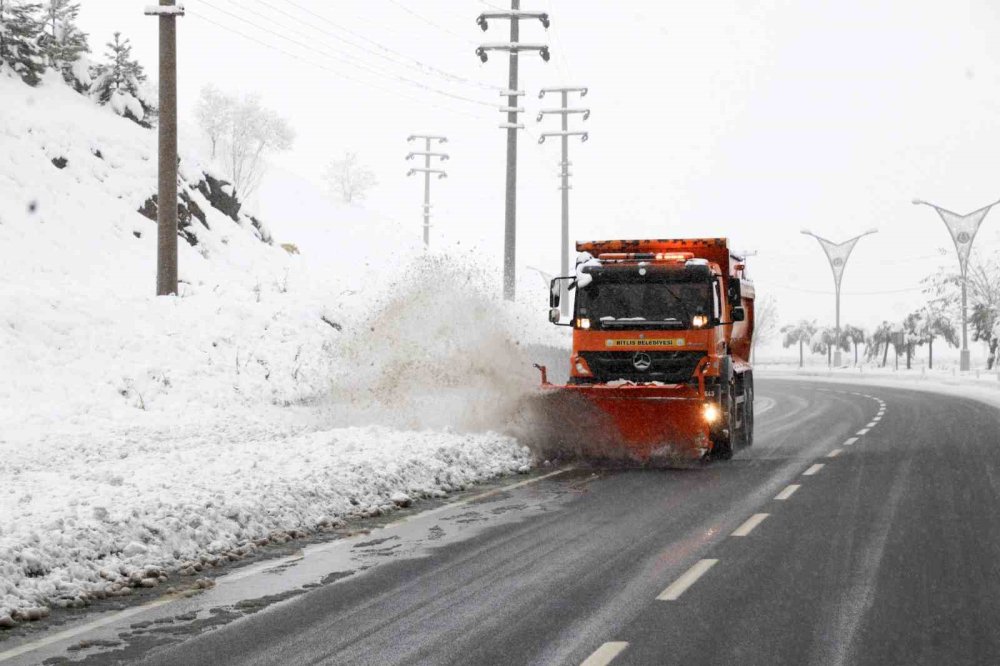 Bitlis’te 84 köy yolundan 78'i ulaşıma açıldı