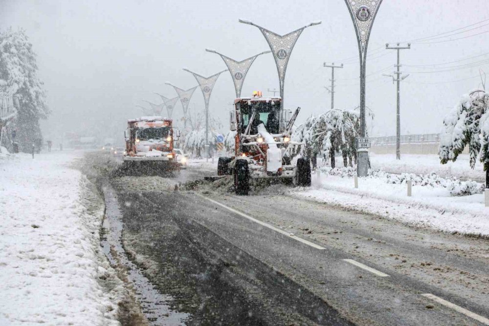 Bitlis’te 84 köy yolundan 78'i ulaşıma açıldı