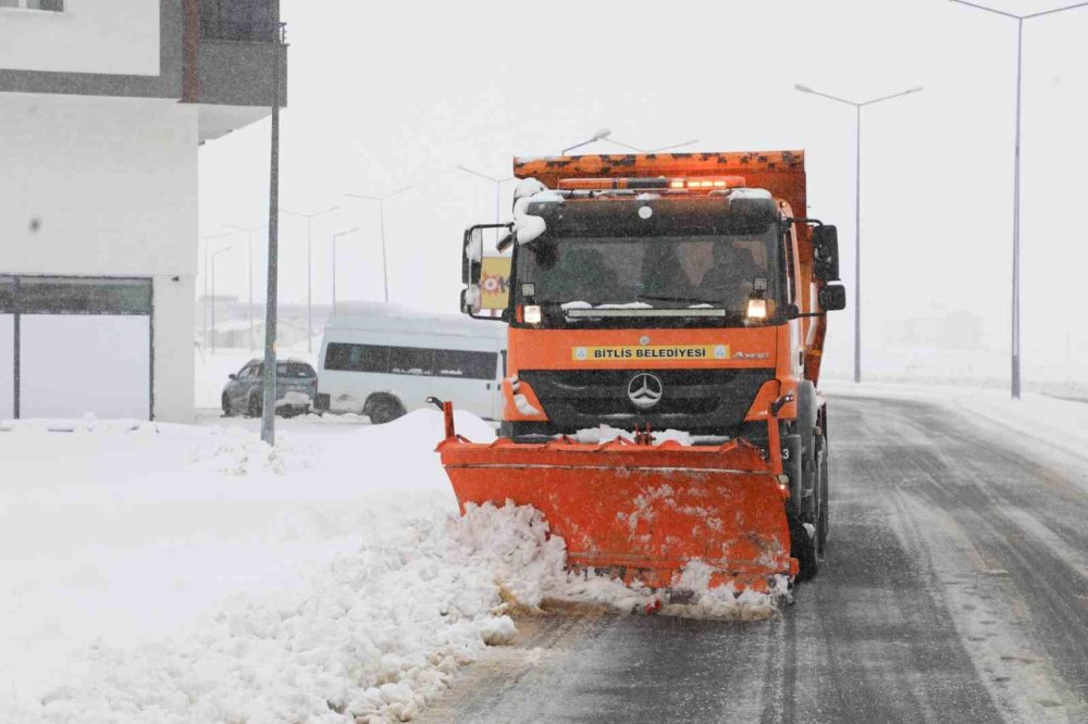 Bitlis’te 84 köy yolundan 78'i ulaşıma açıldı