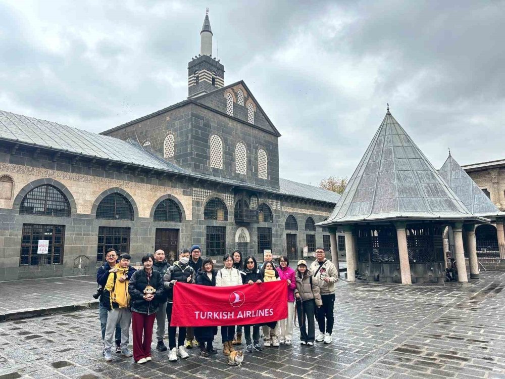 Çinli turizm heyeti Diyarbakır Valisini ziyaret etti