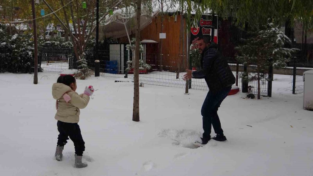 Van’da kar yağışı devam ediyor