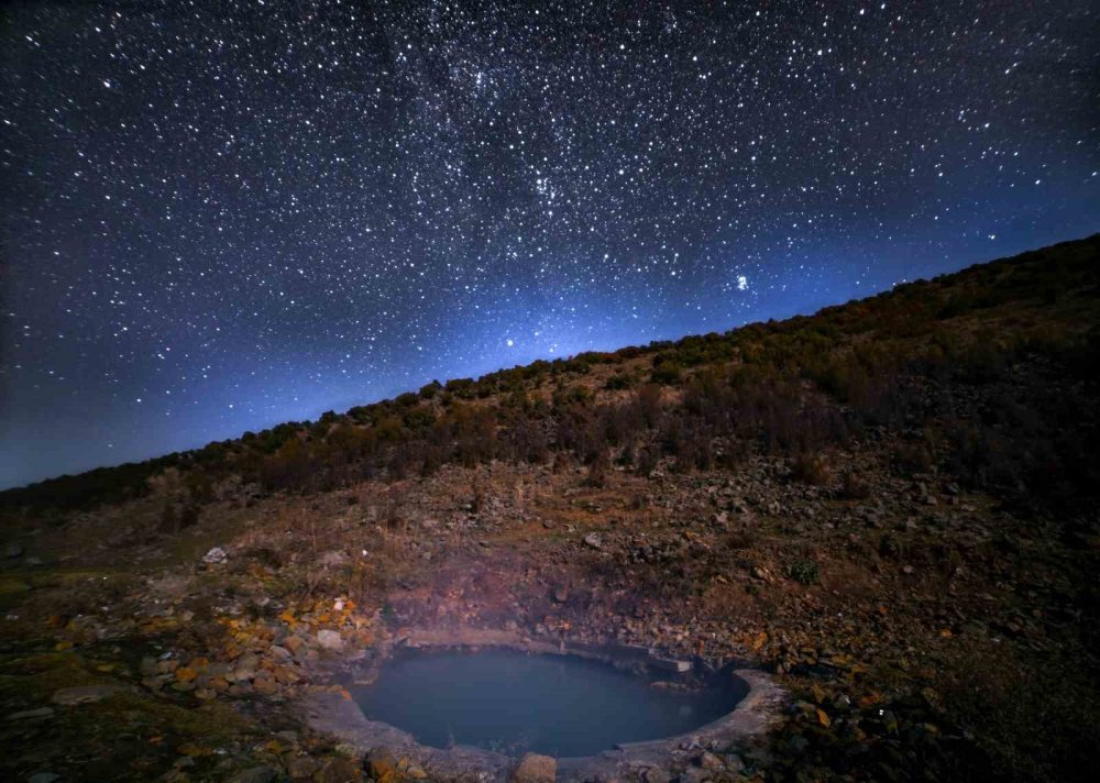 Bitlis kaplıcalarının gece görüntüsü adeta büyülüyor