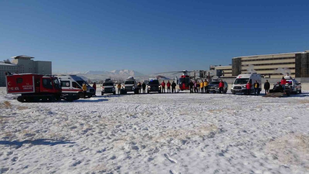 Van'da zorlu kış şartlarında hayat kurtaran kahramanlar teyakkuzda