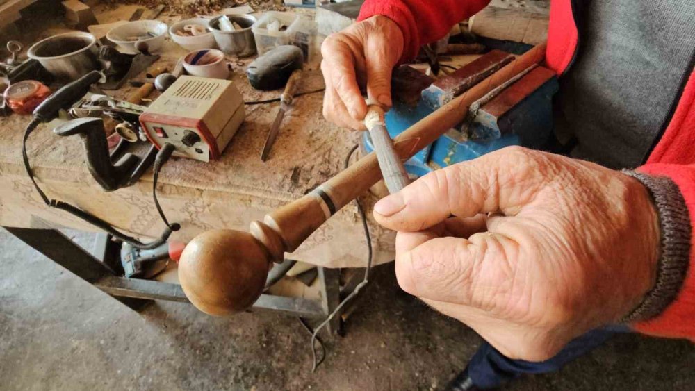 Bitlis’in baston ustası Cumali Birol mesleğini 4. kuşağa taşımayı istiyor