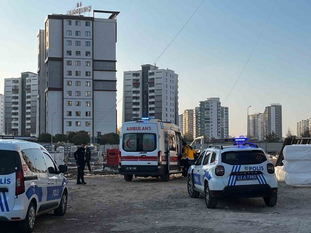 Diyarbakır’da 13’üncü kattan düşen işçi öldü