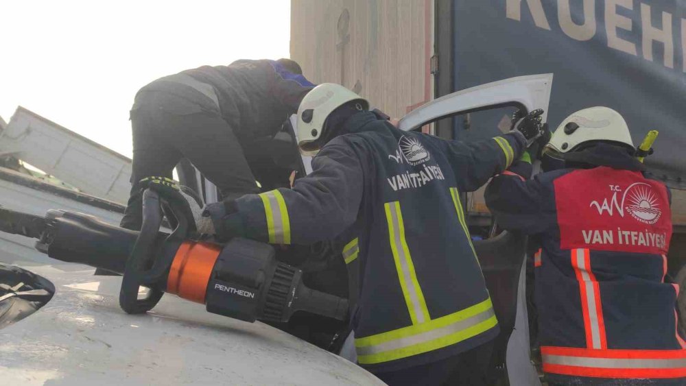 Van’da peş peşe zincirleme trafik kazaları: Yaralılar var