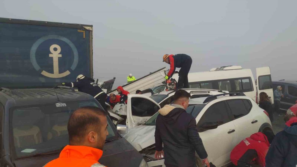 Van’da peş peşe zincirleme trafik kazaları: Yaralılar var