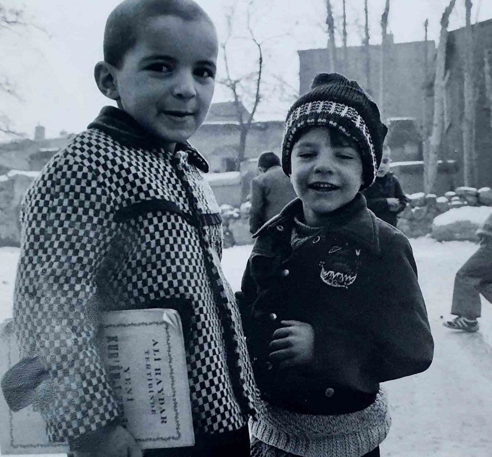 Erzurum’da 44 yıl önce fotoğrafladığı çocuğu buldu