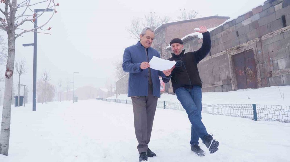 Erzurum’da 44 yıl önce fotoğrafladığı çocuğu buldu