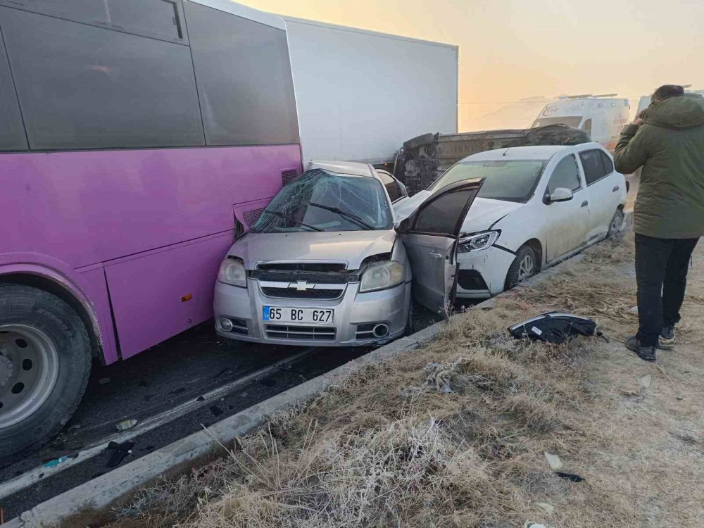 Van'da 35 aracın karıştığı feci kazanın görüntüleri ortaya çıktı